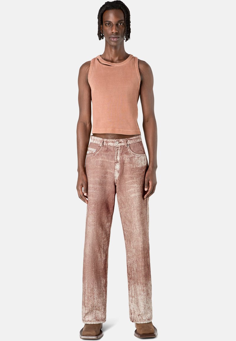Brown ribbed tank top paired with light pink, textured wide-leg jeans featuring a faded pattern and front pockets.