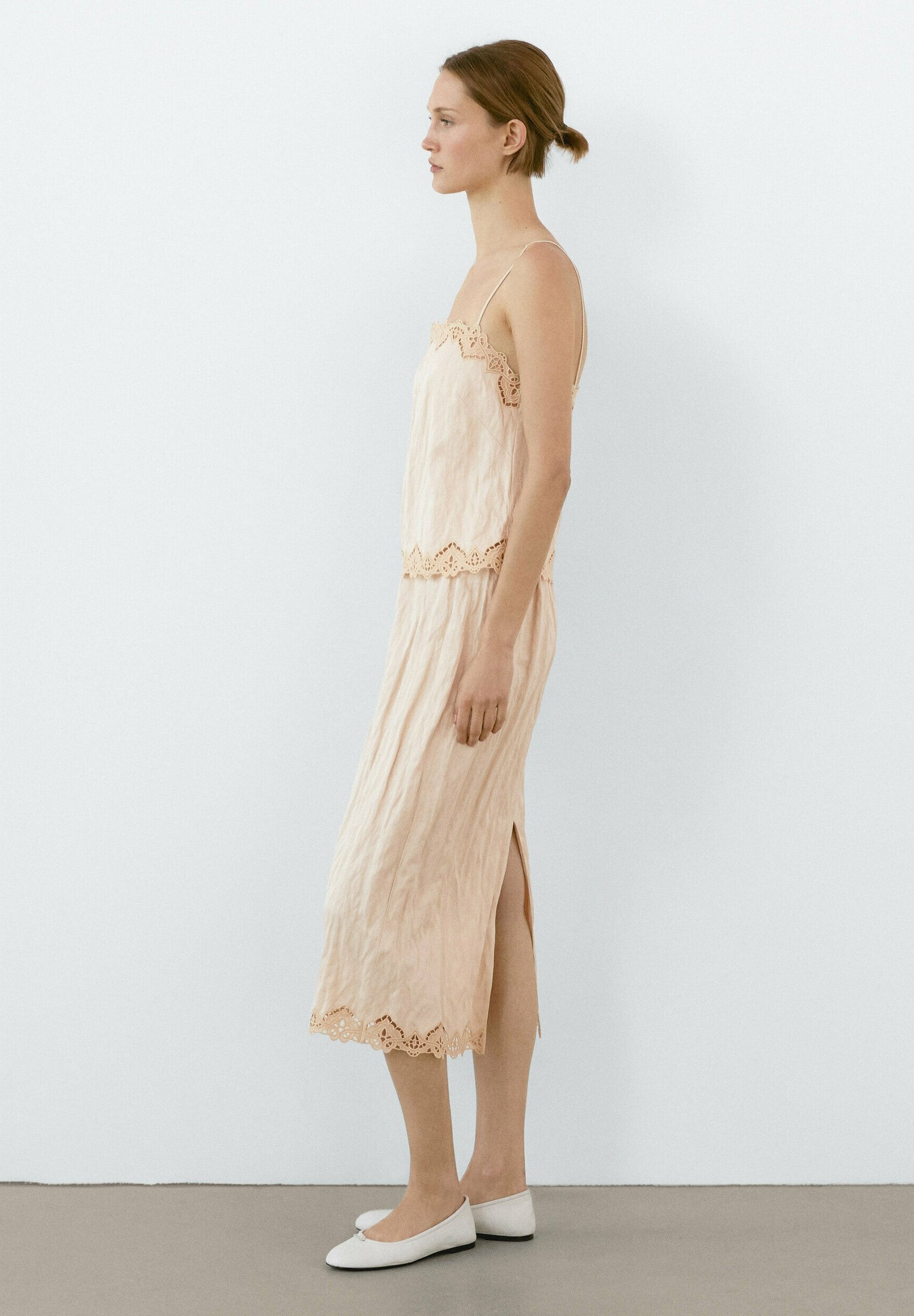 【Massimo Dutti】Flowing midi skirt with blonde lace detail Midi skirt with lace detail · Beige · Sunglasses | Massimo Dutti