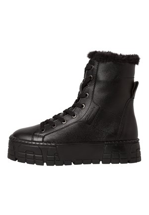 Bottine en cuir noir avec col en fausse fourrure, lacets à l'avant, semelle en caoutchouc épaisse et dessus texturé. Comprend des œillets renforcés et une boucle au talon.