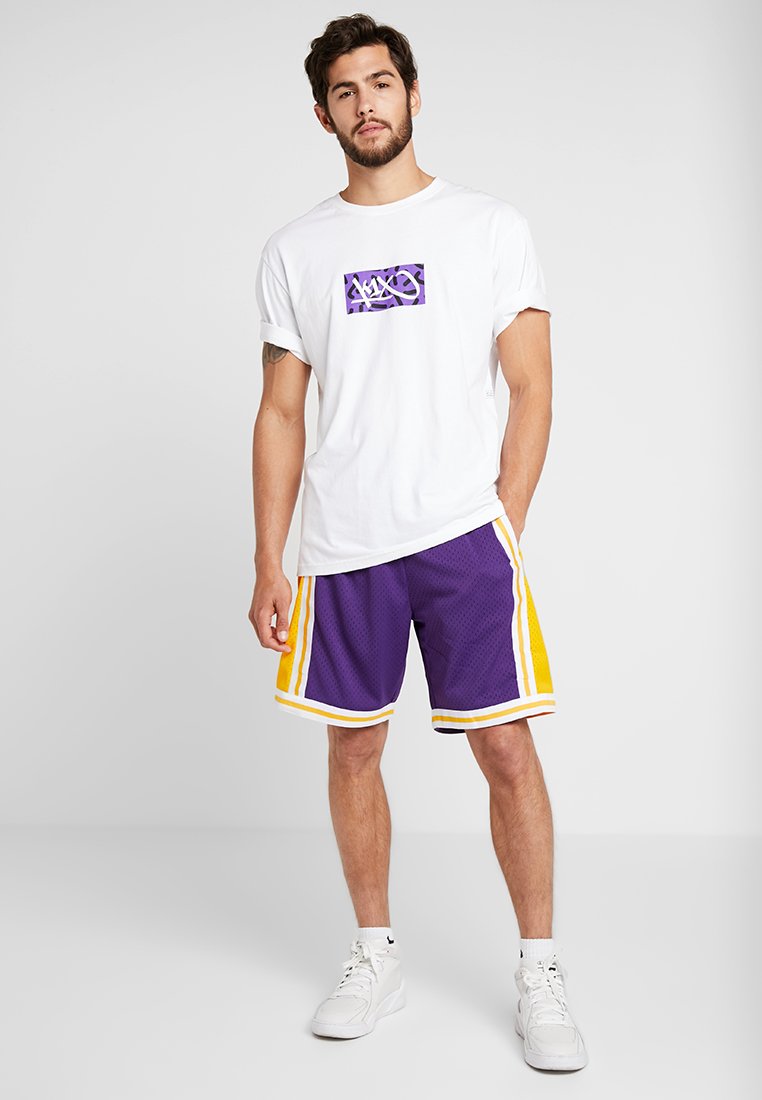 Mitchell \u0026 Ness NBA SWINGMAN SHORTS LA LAKERS - Pantaloncini sportivi -  purple/yellow/viola - Zalando.it