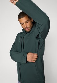 Salomon HIGHLAND JACKET - Lyžařská bunda - green gables