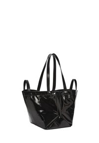 Borsa tote nera lucida con due manici lunghi e due manici laterali corti. Presenta un materiale morbido e flessibile con una forma strutturata.