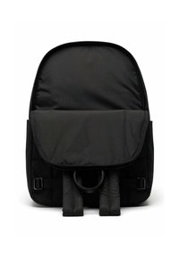 Sac à dos noir avec un dessus arrondi, fabriqué en nylon. Comprend un rabat avant, des bretelles réglables et une poignée supérieure pour le transport.