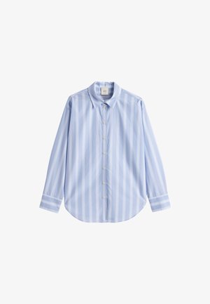Helles blau gestreiftes Hemd mit Knopfleiste, Kragen, langen Ärmeln und abgerundetem Saum. Der Stoff wirkt glatt und hat klassische weiße Knöpfe.