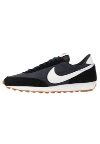 Nike Sportswear DAYBREAK Zapatillas black/summit white/off