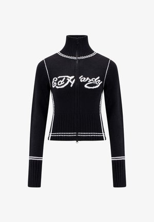 Schwarzer gestrickter Zip-Up-Pullover mit hohem Kragen. Mit weißen Akzenten und dem "Ed Hardy"-Logo in Weiß auf der Brust. Kurzes Design.