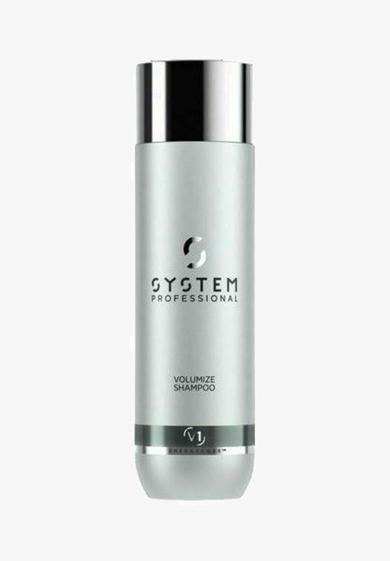 Bottiglia di shampoo argento con un elegante tappo in cromo, etichettata "System Professional Volumize Shampoo". Presenta un design cilindrico elegante.