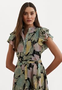 Lauren Ralph Lauren Petite ISELDA POLY CRINKLE DRESS - Košilové šaty - black/pink/green