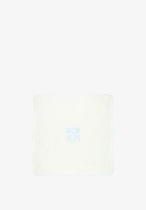 Cuscino quadrato bianco con un sottile logo geometrico azzurro chiaro e la parola "RICKMARS" in rilievo al centro.