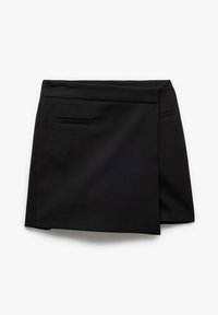 Falda negra ajustada hecha de un tejido suave, con una cinturilla plana y dos bolsillos laterales discretos. Diseño simple sin patrones ni acentos.