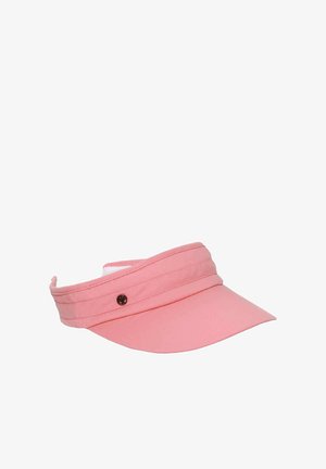 Visera de tela rosa para el sol con un amplio ala curva y correa trasera ajustable, con un pequeño logo metálico redondo en el lateral.
