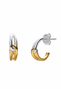 Gouden en zilveren creolen met een verweven ontwerp, gepolijste afwerking en een scharnier sluiting. Gladde textuur met contrasterende kleuren.