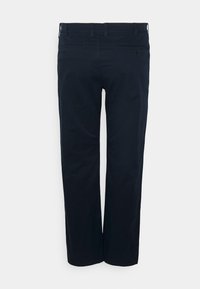 Pantaloni blu navy in design a gamba dritta, realizzati in morbido tessuto di cotone con tasche frontali e dettagli sottili sulle tasche posteriori.