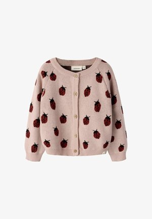 Cardigan en tricot rose avec motifs de coccinelles rouges et noires, col rond, manches longues et fermeture à boutons sur le devant.