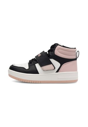 High-Top Sneakers aus schwarzen, weißen und pinken synthetischen Materialien. Ein breiter Riemen über dem Mittelfuß und ein strukturiertes pinkes Rückenteil.