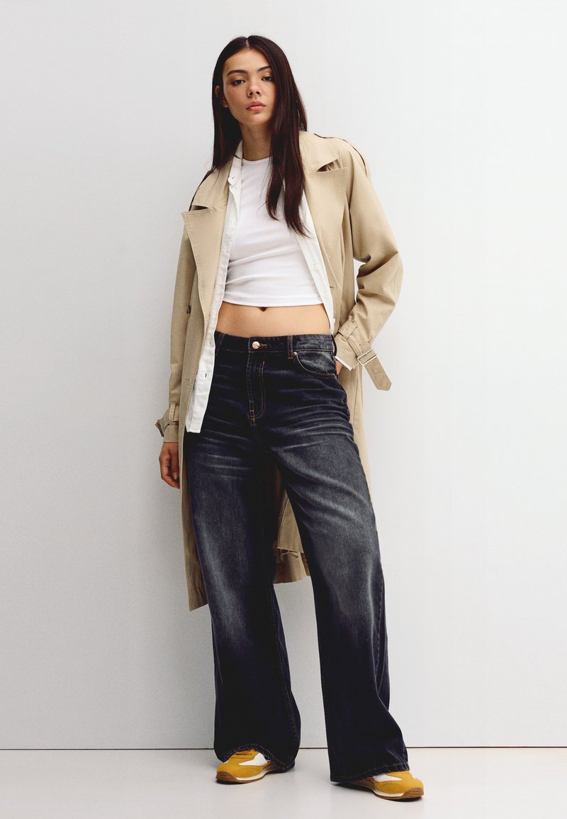 Bershka Flared Jeans - black