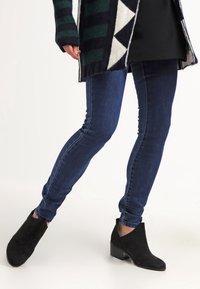 Zalando Essentials Maternity Džíny Slim Fit - blue denim
