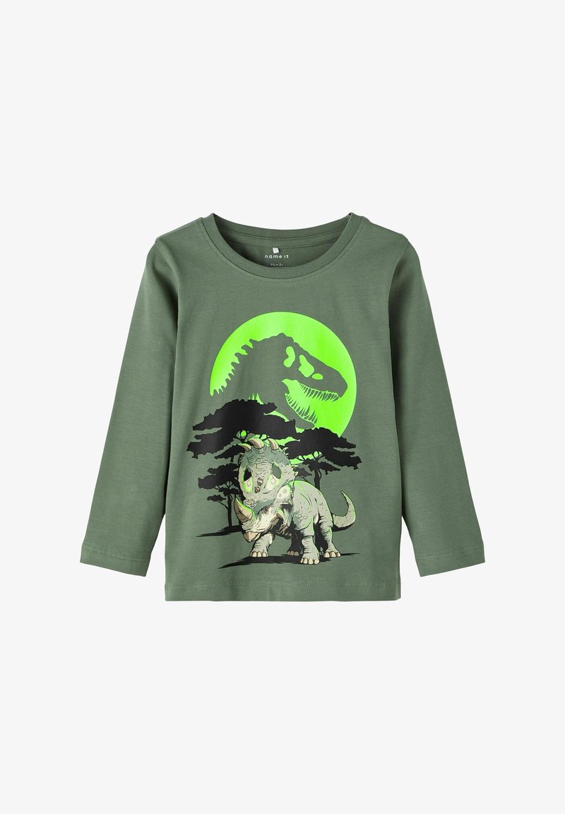 Zielona koszulka z długim rękawem z bawełny z grafiką dinozaura na tle dużego zielonego księżyca i czarnych drzew.