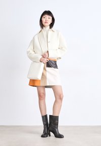 Calvin Klein PAPER BAG CROSSBODY  - Τσάντα χιαστί - antique white