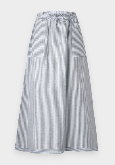 Lang A-formet skjørt med vertikale blå og hvite striper, elastisk midjebånd med snøring og to fremre lappelommer med horisontale striper.