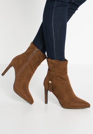 Enkellaarsjes met hoge hak - cognac