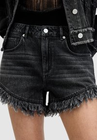 AllSaints Shorts vaqueros - black