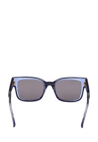 Ochelari de soare rectangulari cu rame transparente de culoare albastru închis și lentile colorate în gri. Prezintă accesorii de culoare aurie pe balamale.