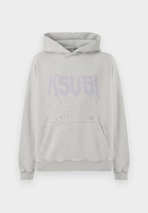 Hoodie gris clair avec une poche avant, arborant un grand logo "KSUBI" violet et des détails usés. Fabriqué en tissu doux avec une coupe décontractée.