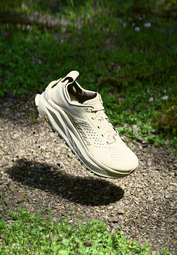 OLYMPUS 6 - Trail running shoes - sand