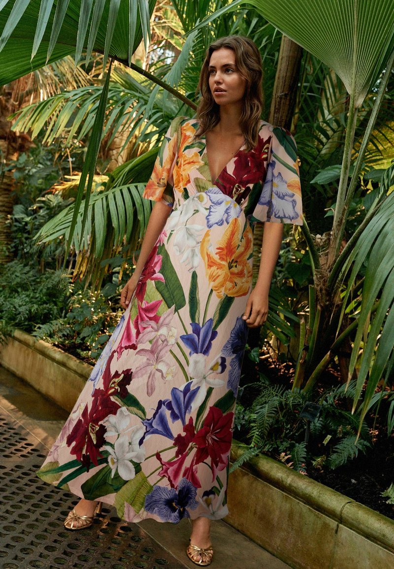 Next KEW COLLECTION V-NECK SHORT SLEEVE - REGULAR FIT - Maxi ruha - pastel pink floral