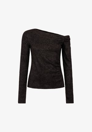 Zwart lang mouwtop met een off-shoulder ontwerp, voorzien van een subtiele glans, een gladde textuur en een geplooide detail op één mouw.