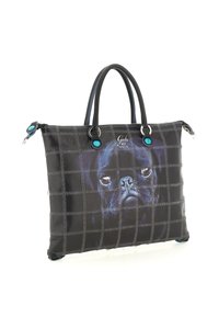 Borsa nera con motivo quadrato cucito e stampa grande di un volto di cane realistico sul davanti, con due manici arrotondati e dettagli in blu sui bottoni.