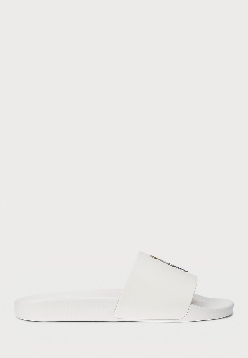 Infradito bianchi con una fascia larga e una soletta testurizzata. Presenta un elemento decorativo sulla fascia, materiale liscio e design minimalista.