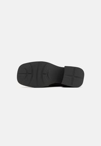 Vagabond DORAH - Platform boots - black