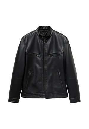 Chaqueta de cuero negro con cuello alzado, dos bolsillos en el pecho con cremallera y bolsillos laterales con cremallera. Textura suave con un ajuste entallado.