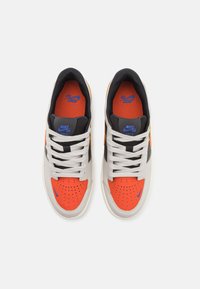 Nike SB SB FORCE 58 PREMIUM - Sapatilhas - light bone/cosmic clay/black/astronomy blue/sesame/sail