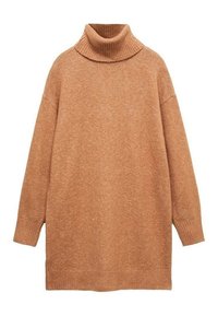 Pull long à col roulé en laine marron chameau avec poignets et base côtelés, présentant une coupe ample et décontractée.