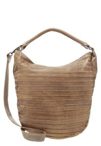 Borsa a mano in pelle marrone con cuciture orizzontali, forma curva, manico superiore e tracolla lunga regolabile. Texture liscia con design sobrio.