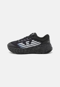 Niet geselecteerd, triple black