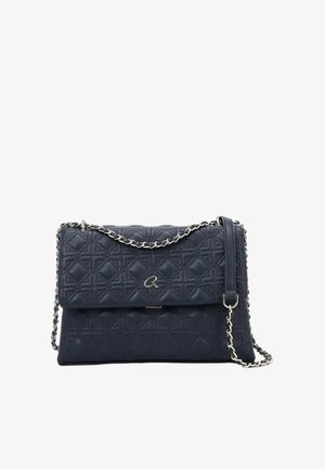 Borsa a mano in pelle trapuntata blu navy con tracolla a catena argentata e piccolo logo metallico "a" sulla patta frontale.