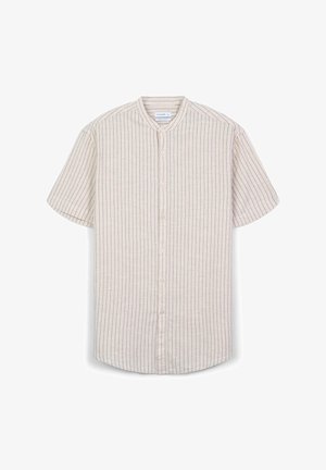 Chemise beige à manches courtes avec des rayures verticales fines, un col arrondi et un ourlet incurvé, fabriquée en tissu léger.