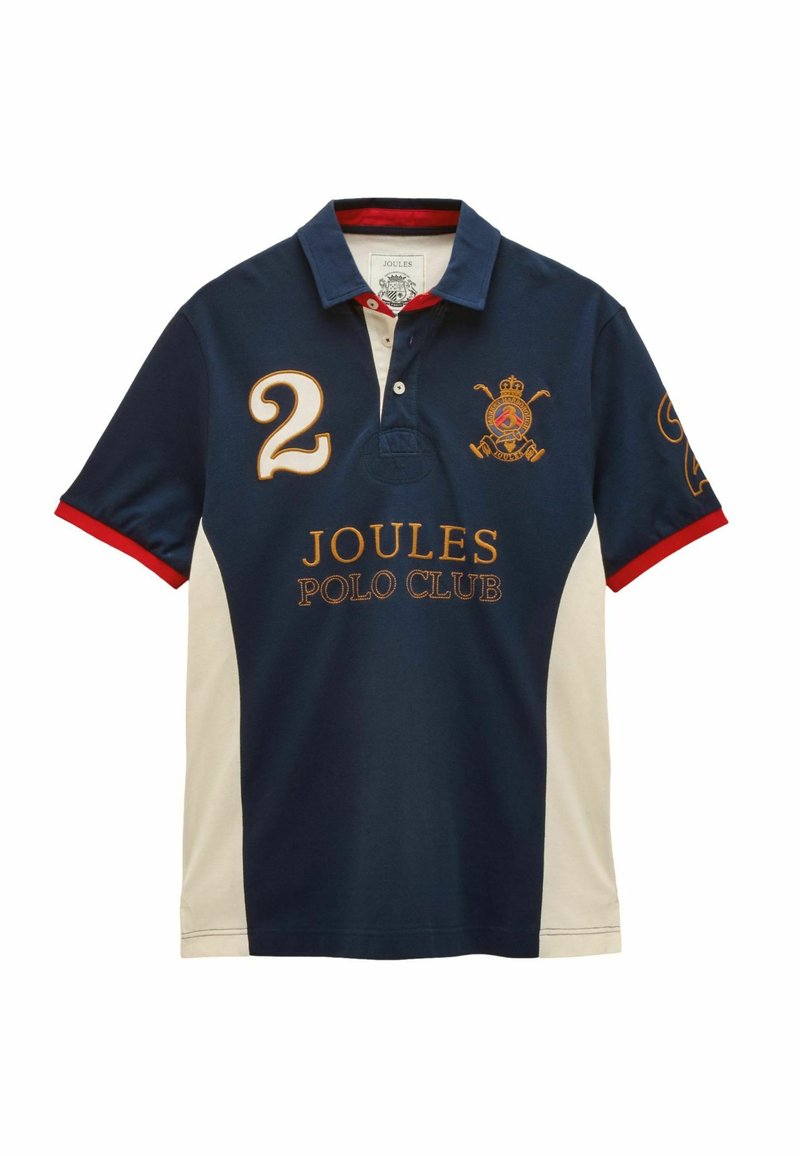 Polo bleu marine et crème avec bordure rouge, numéro 2 sur la poitrine et la manche, texte Joules Polo Club et écusson brodé sur la poitrine.