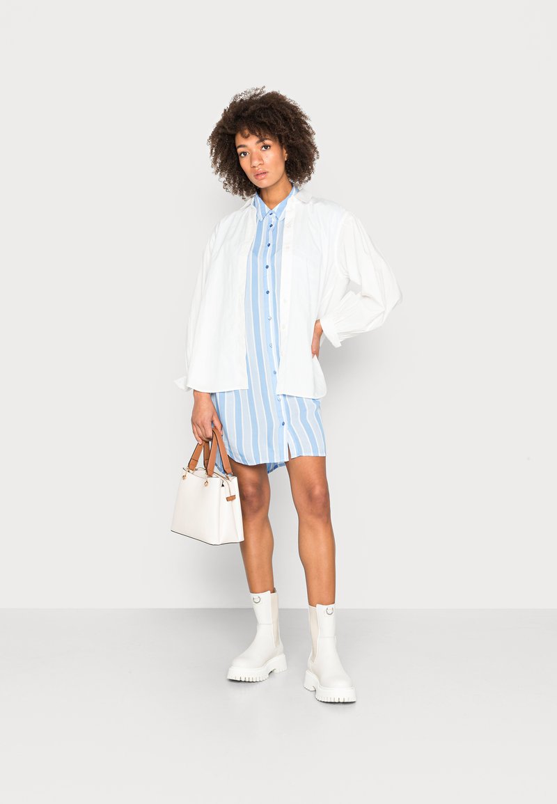 Damen Kleider | Kaffe KAHANA LONG SHIRT Hemdbluse blue/chalk stripes/blau - ZB63195 Damen Kleider | Kaffe KAHANA LONG SHIRT Hemdbluse blue/chalk stripes/blau - ZB63195
