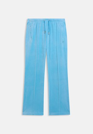 Φαρδιά παντελόνια από βελουτέ σε ανοιχτό γαλάζιο χρώμα με ελαστική μέση, κορδόνι, δύο πλαϊνές τσέπες με φερμουάρ και διακριτικό λογότυπο της μάρκας στο δεξί μπούτι.