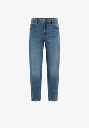 Hele sinine teksapüksid kitseneva lõikega, millel on traditsiooniline viiepocket-disain, lukuga rihm ja metallnupuga kinnitusriba.