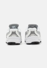 New Balance 530 UNISEX - Trainers - white/silver