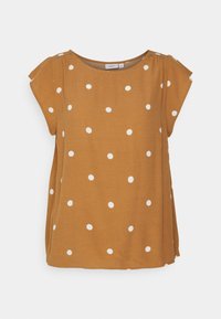 Top giallo senape a maniche corte con pois bianchi. Caratterizzato da un collo rotondo e leggeri dettagli sulle spalle. Tessuto morbido e leggero.