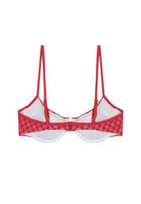 Sostén rojo con estampado y copas de malla transparente, con tirantes delgados ajustables. La banda presenta un diseño geométrico en diferentes tonos de rojo.