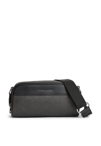 Μαύρο ορθογώνιο δερμάτινο τσαντάκι ώμου με υφή στο κάτω μισό, ασημένιο φερμουάρ και ρυθμιζόμενο φαρδύ υφασμάτινο λουρί.