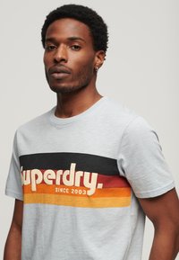 Superdry & Co CALI STRIPED - Camiseta estampada - sea salt blue slub